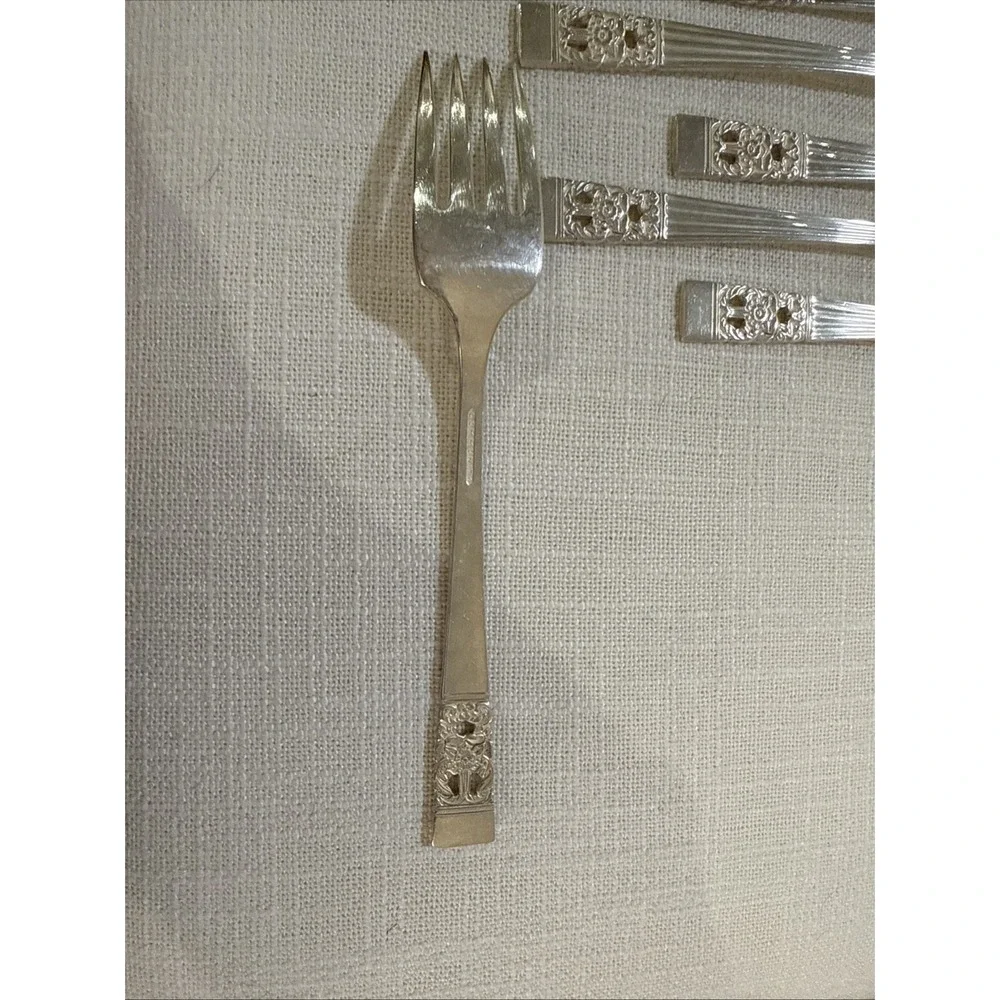 Oneida Community CORONATION Salad Forks NICE Vintage Silver‎ Plate SET of 8